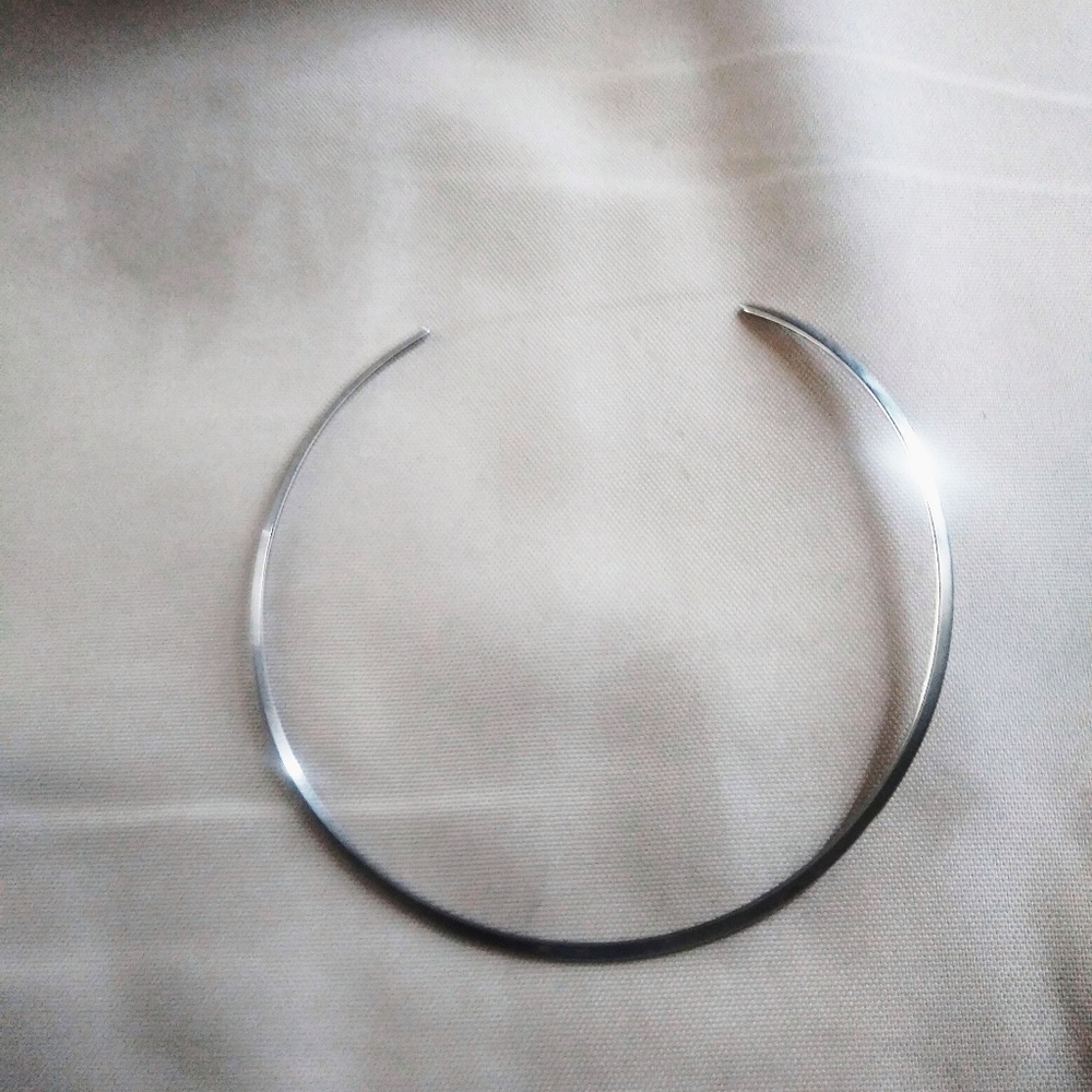 Sparkling chocker silver collar